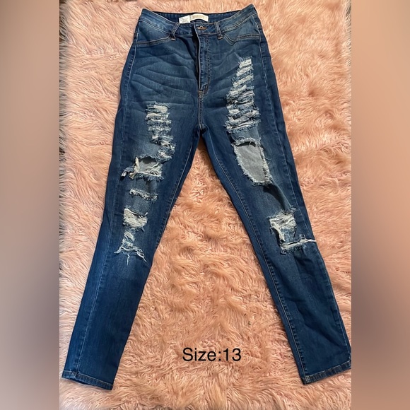 High Rise Distressed Skinny Jeans - Picture 3 of 4